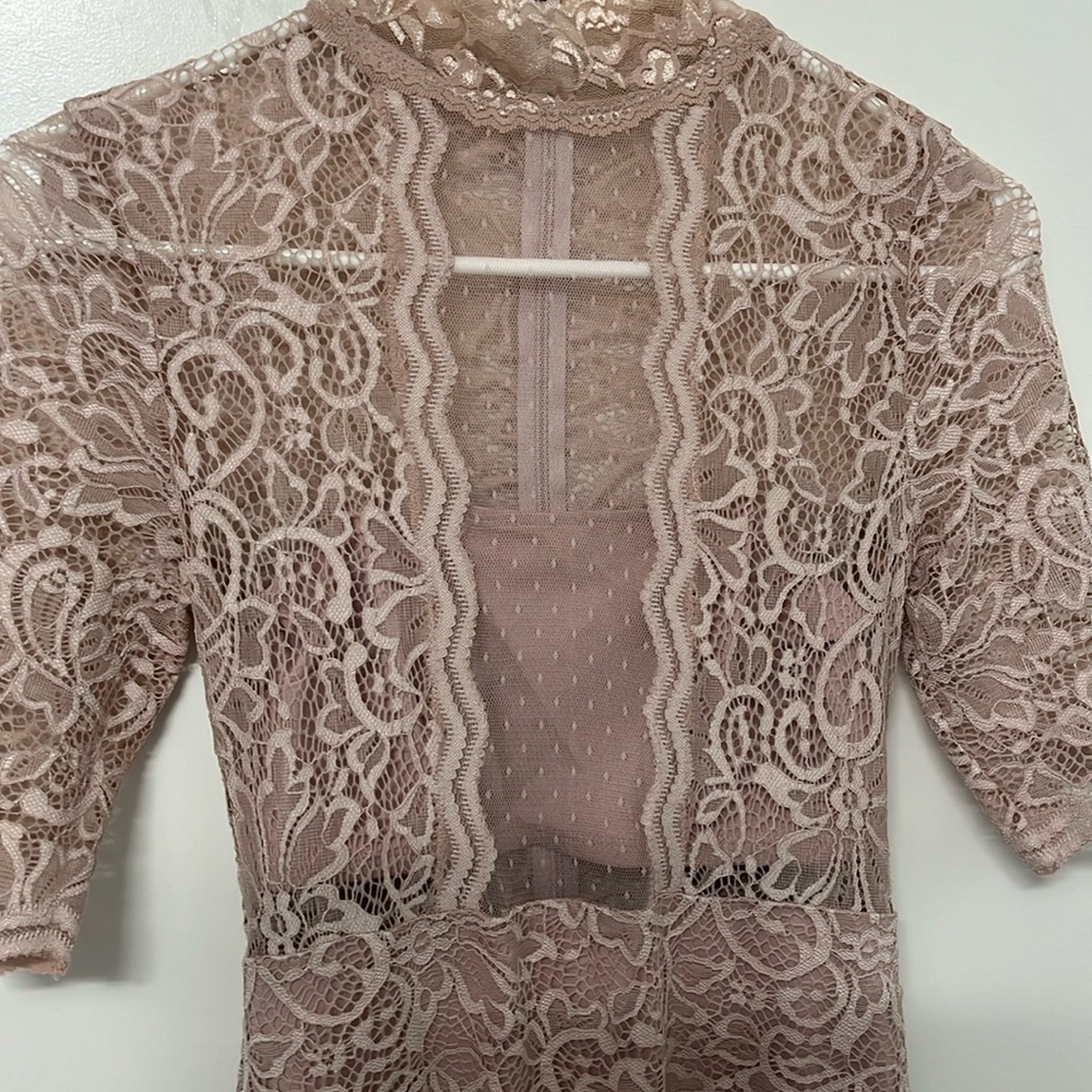 Express blush pink lace dress size 0/brand new never worn. Perfect condition